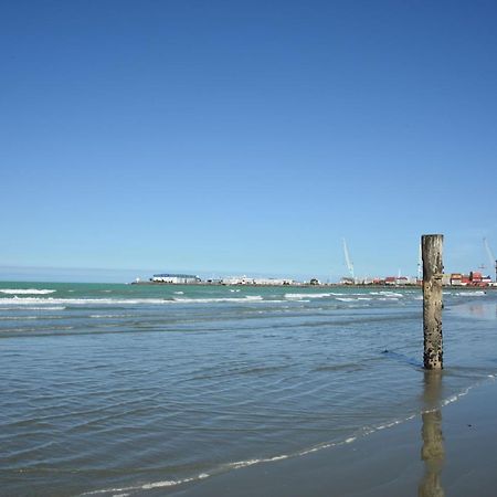 The Ocean Breeze Cbd Bed & Breakfast Timaru Exterior photo