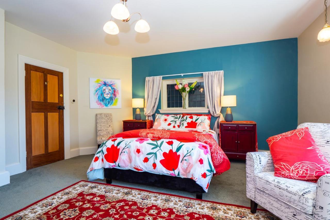 The Ocean Breeze Cbd Bed & Breakfast Timaru Exterior photo