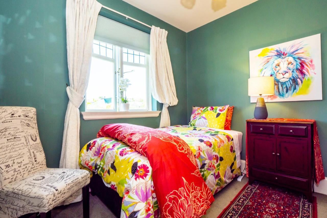 The Ocean Breeze Cbd Bed & Breakfast Timaru Exterior photo