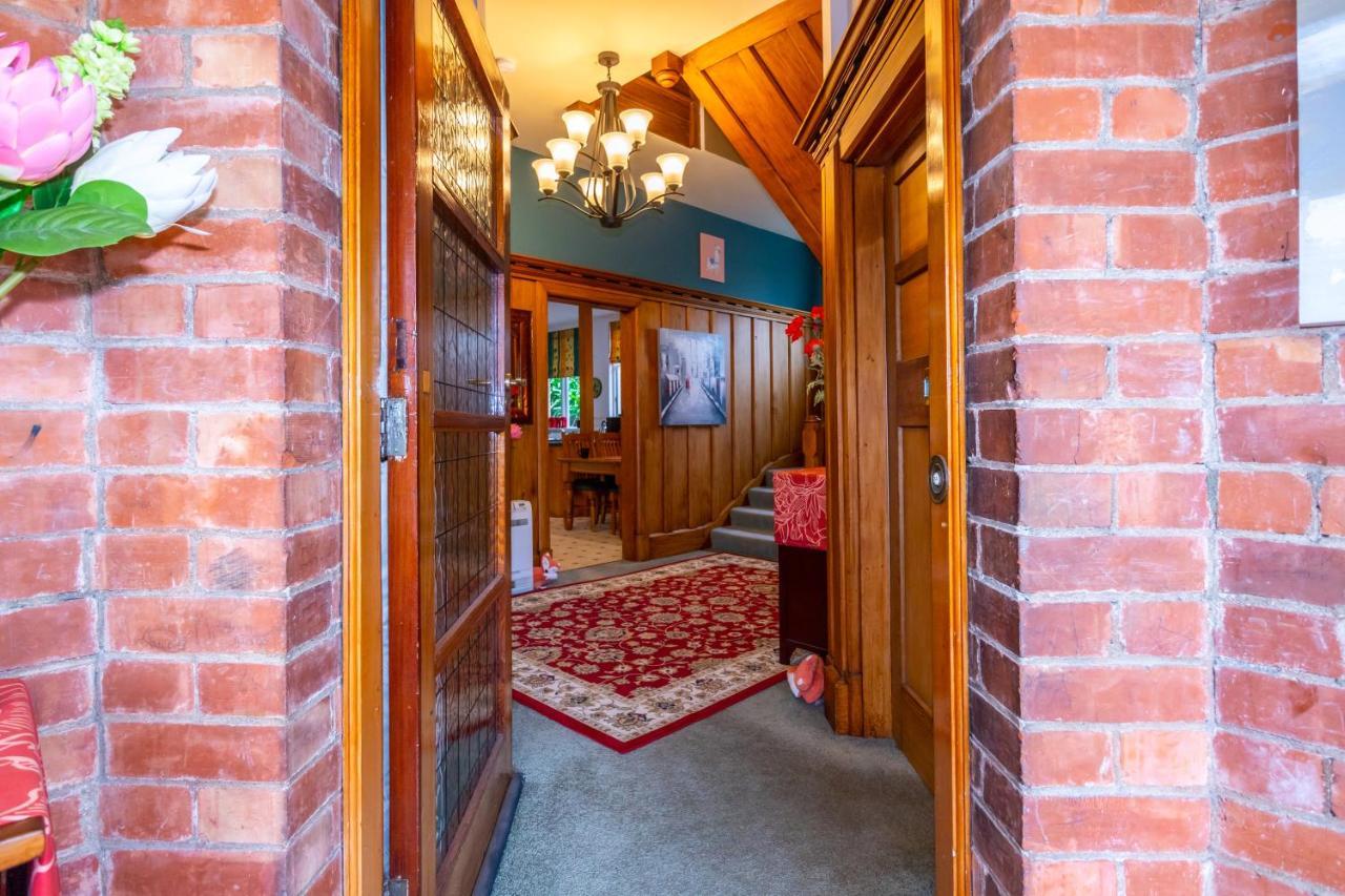 The Ocean Breeze Cbd Bed & Breakfast Timaru Exterior photo
