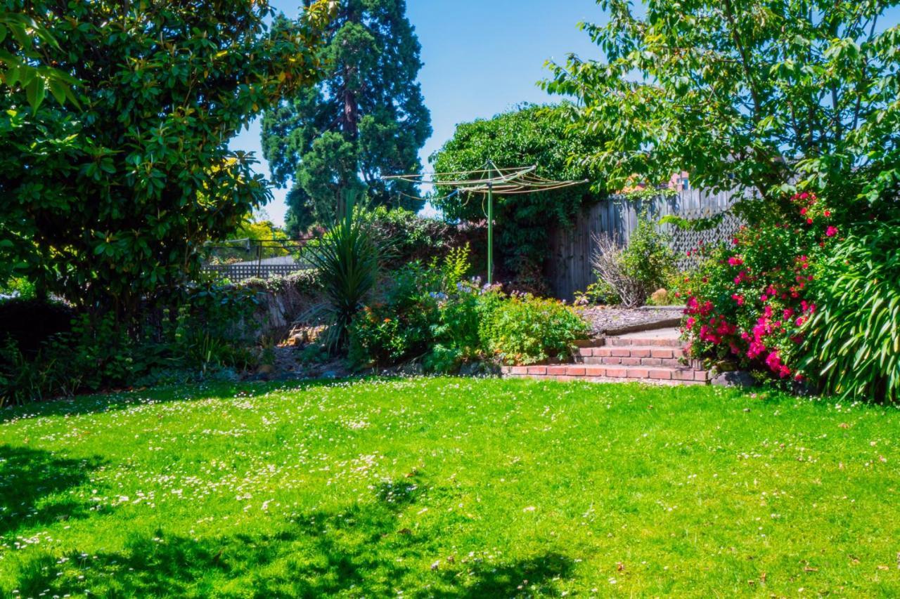 The Ocean Breeze Cbd Bed & Breakfast Timaru Exterior photo