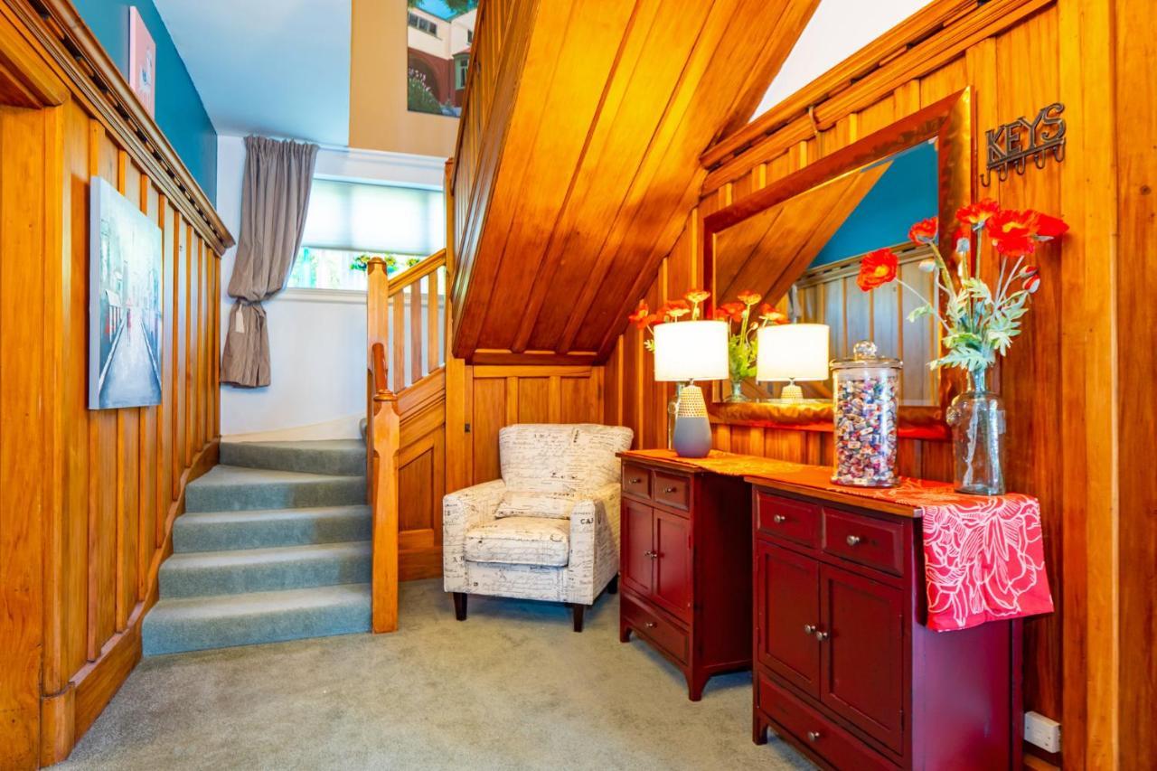 The Ocean Breeze Cbd Bed & Breakfast Timaru Exterior photo