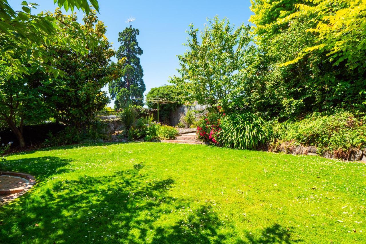 The Ocean Breeze Cbd Bed & Breakfast Timaru Exterior photo