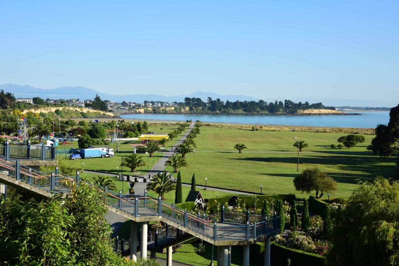 The Ocean Breeze Cbd Bed & Breakfast Timaru Exterior photo
