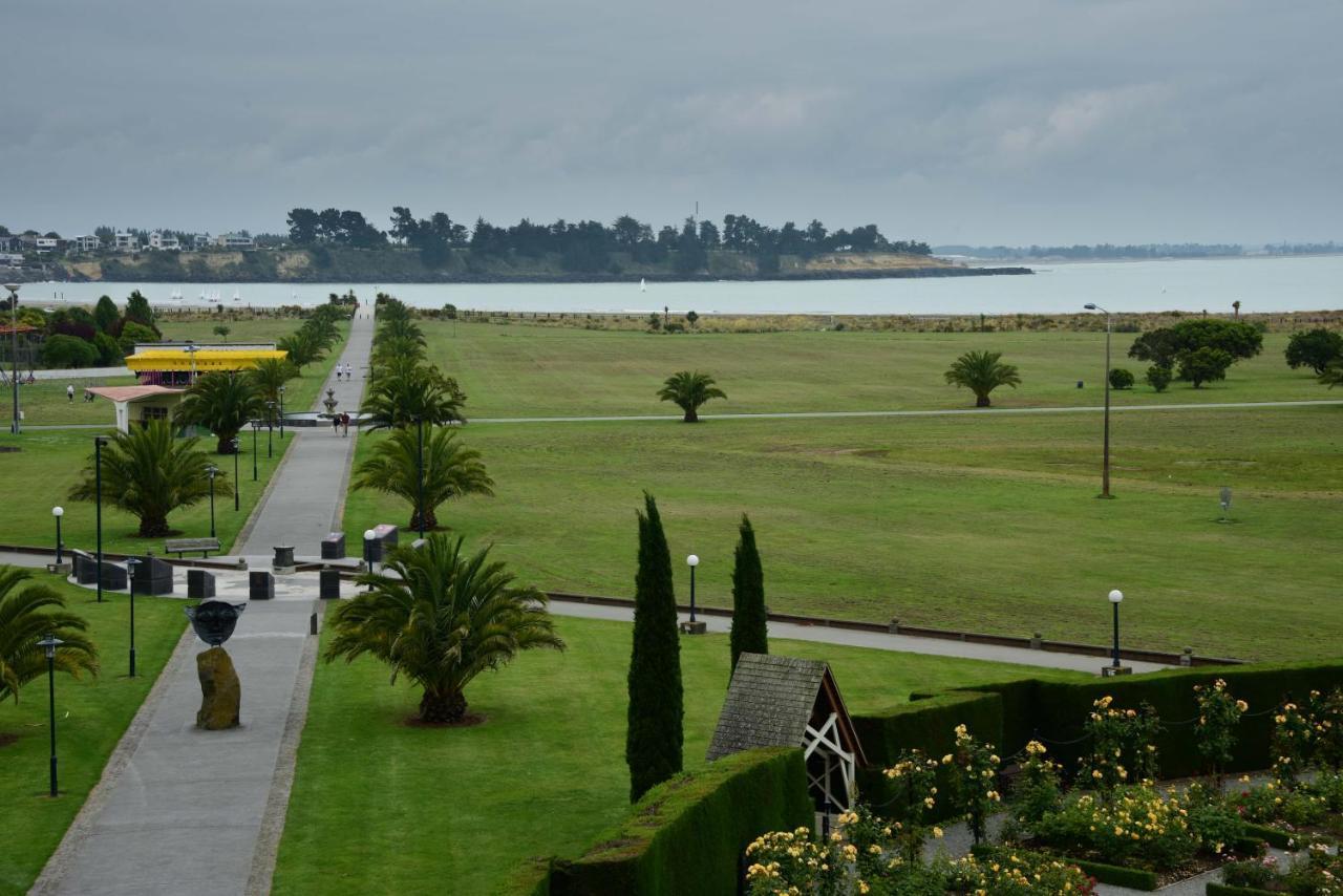 The Ocean Breeze Cbd Bed & Breakfast Timaru Exterior photo