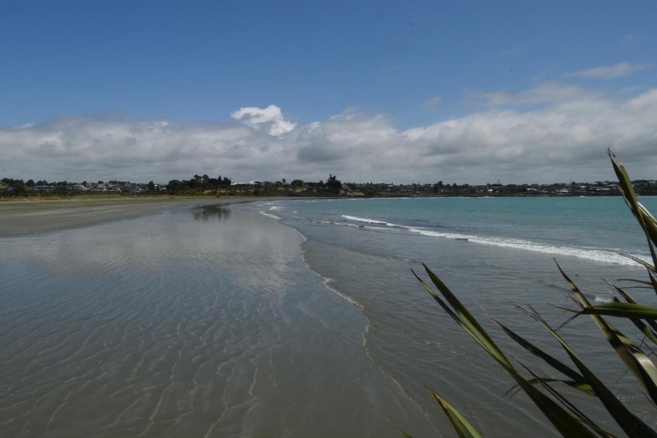 The Ocean Breeze Cbd Bed & Breakfast Timaru Exterior photo
