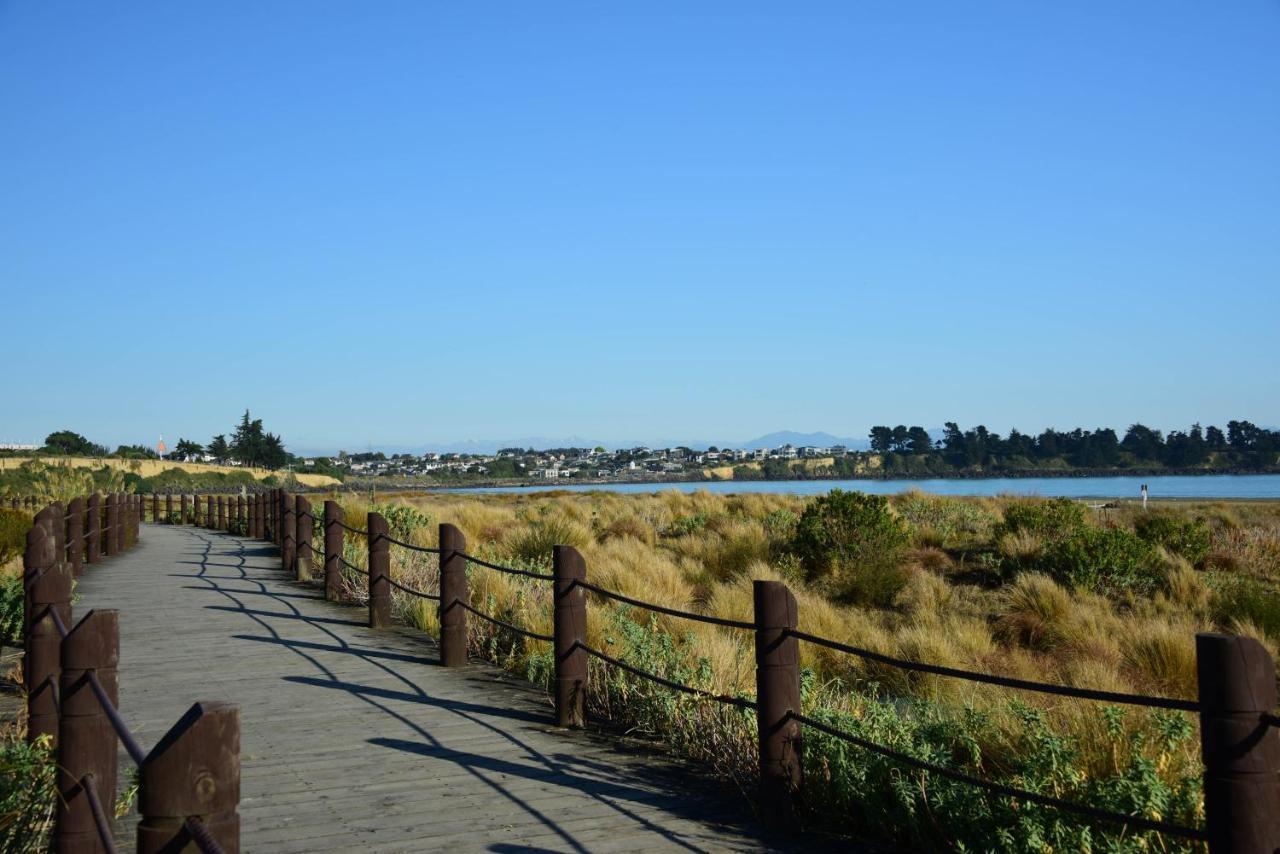 The Ocean Breeze Cbd Bed & Breakfast Timaru Exterior photo